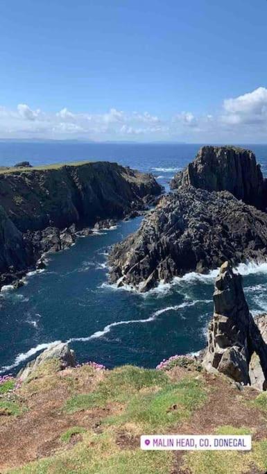 Cosy Portmor Log Cabin- Sea Views, Deck & Relaxation Malin Head Dış mekan fotoğraf